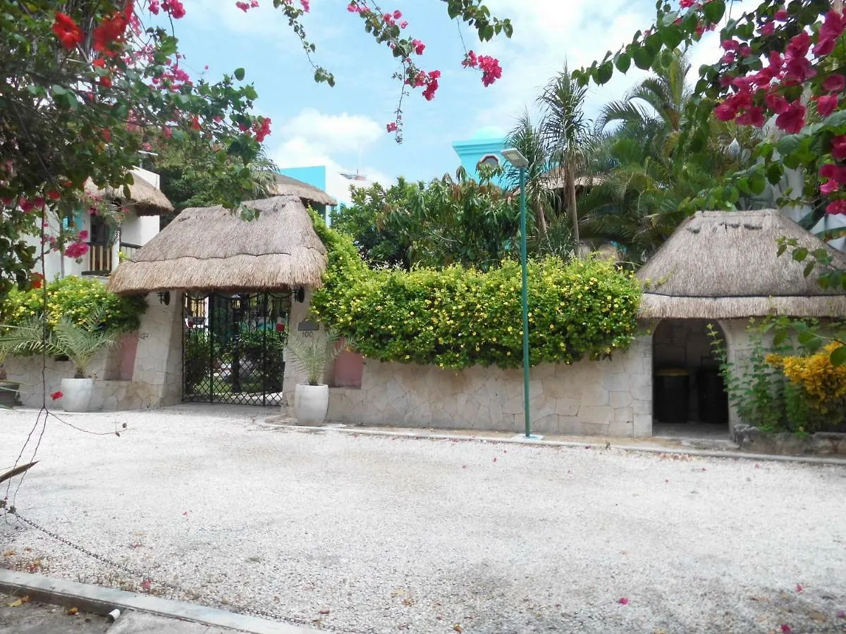 Casa Gatos Aparthotel Akumal 2*,